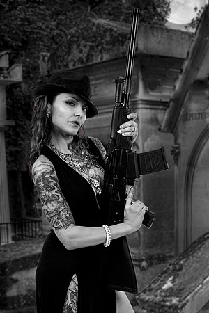 4M2B0209B-CROPPED-BW