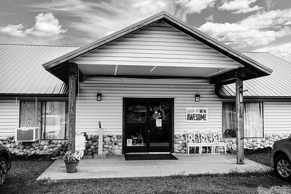 BLACK AND WHITE WEDDING DAY PHOTOS