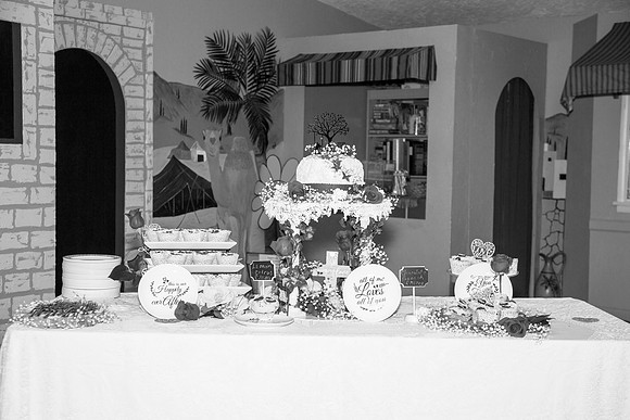 BLACK AND WHITE RECEPTION PHOTOS