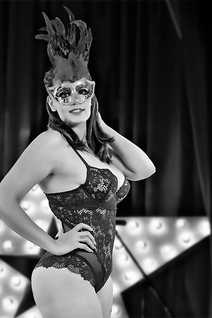 4M2B0060-CROPPED-REVERSE-BW